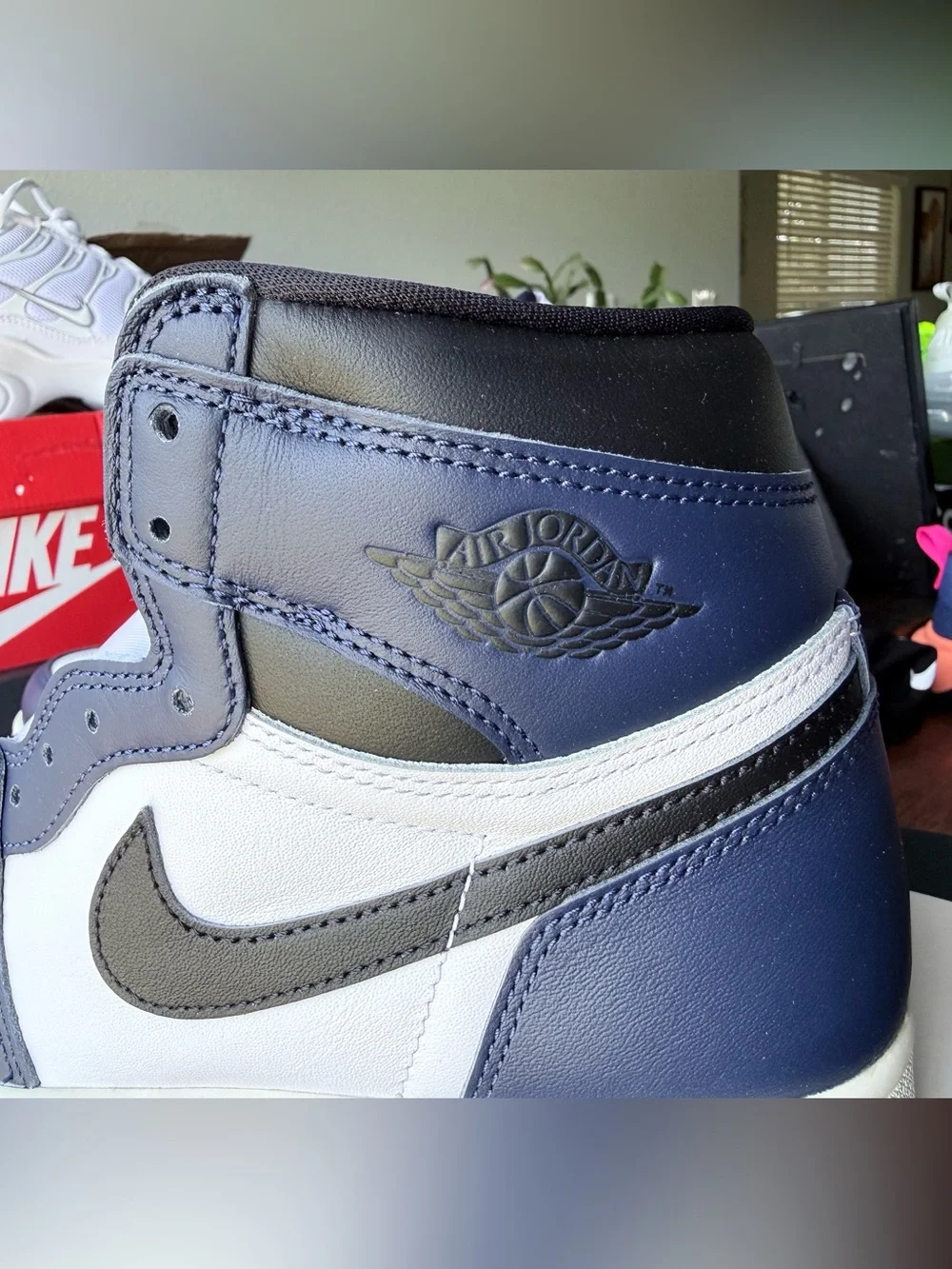 Air Jordan 1 Retro High OG - Picture 4 of 7